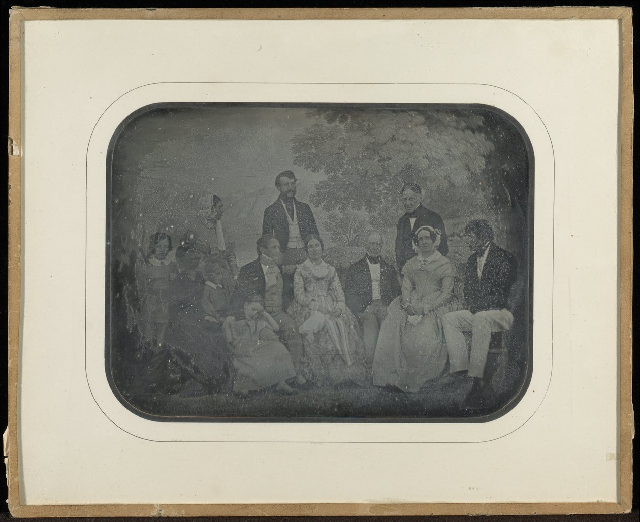 Portrait de groupe de douze membres du Cercle d
