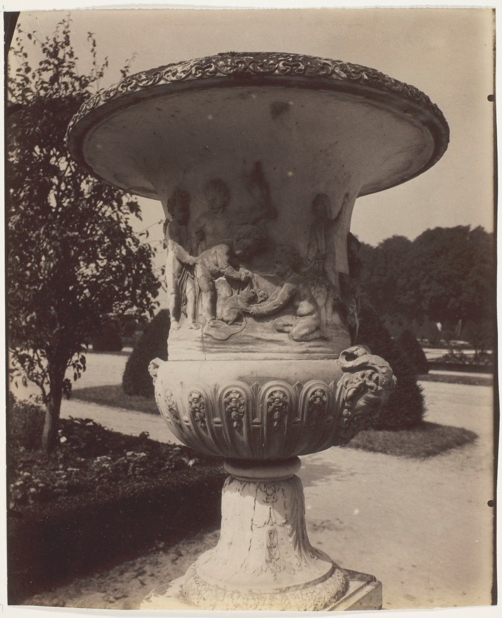 Versailles, Vase - Jean Eugène Auguste Atget