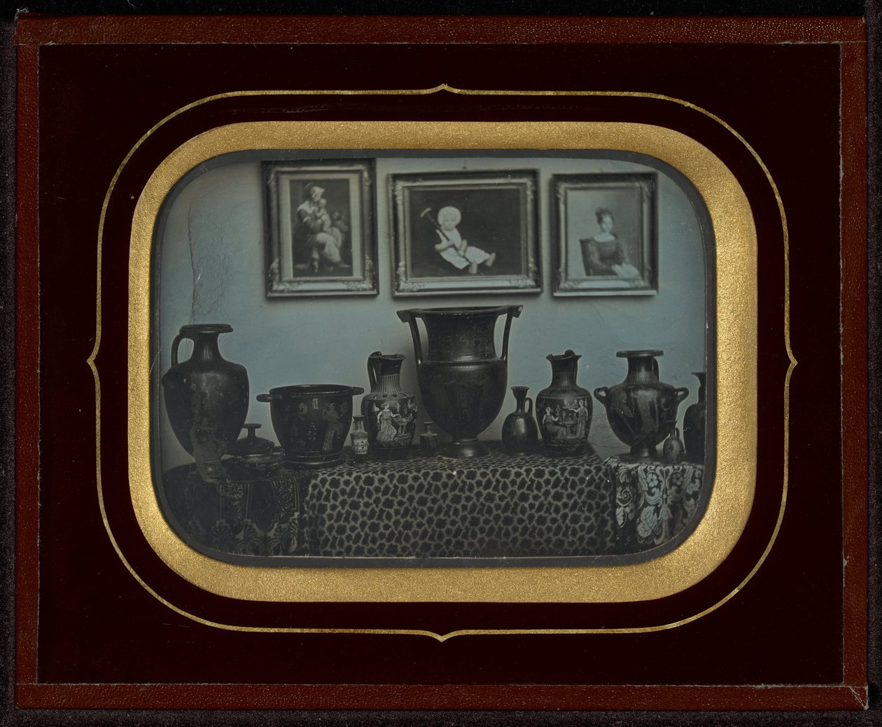 Nature morte de vases grecs et trois peintures - Jean Gabriel Eynard