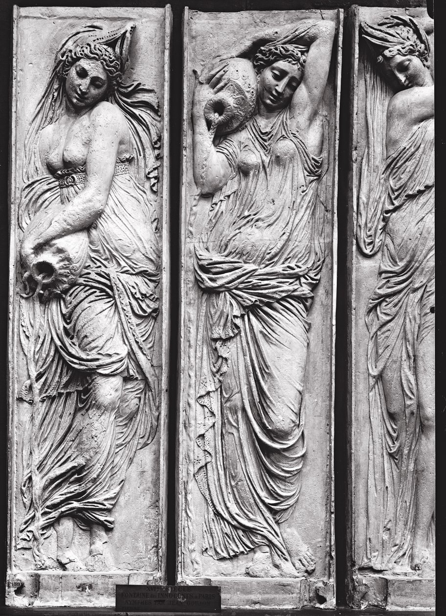 Détail des reliefs de la Fontaine des Innocents représentant des nymphes personnifiant les rivières de France - Jean Goujon