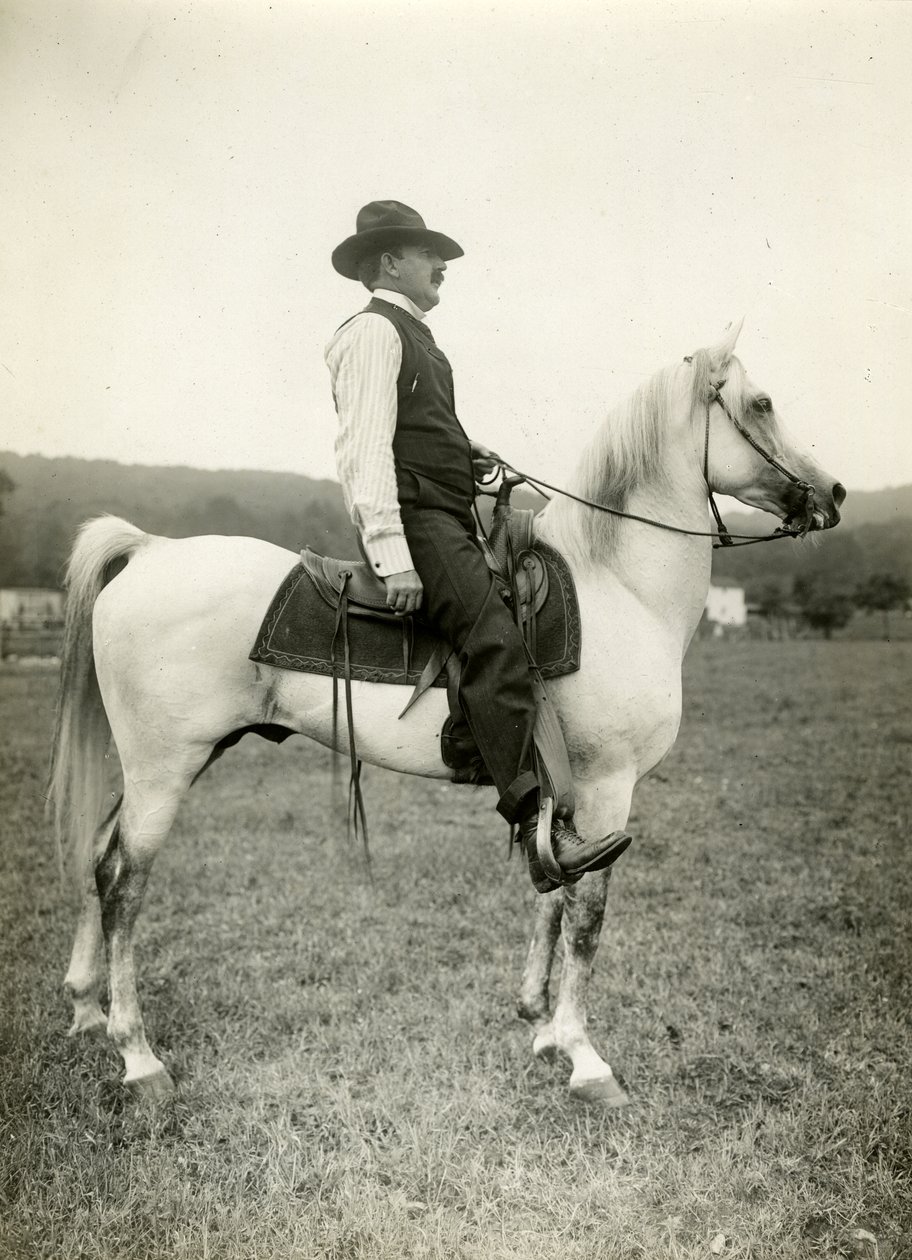 Homer Davenport sur son cheval arabe, c.1905-12 - Jessie Tarbox Beals