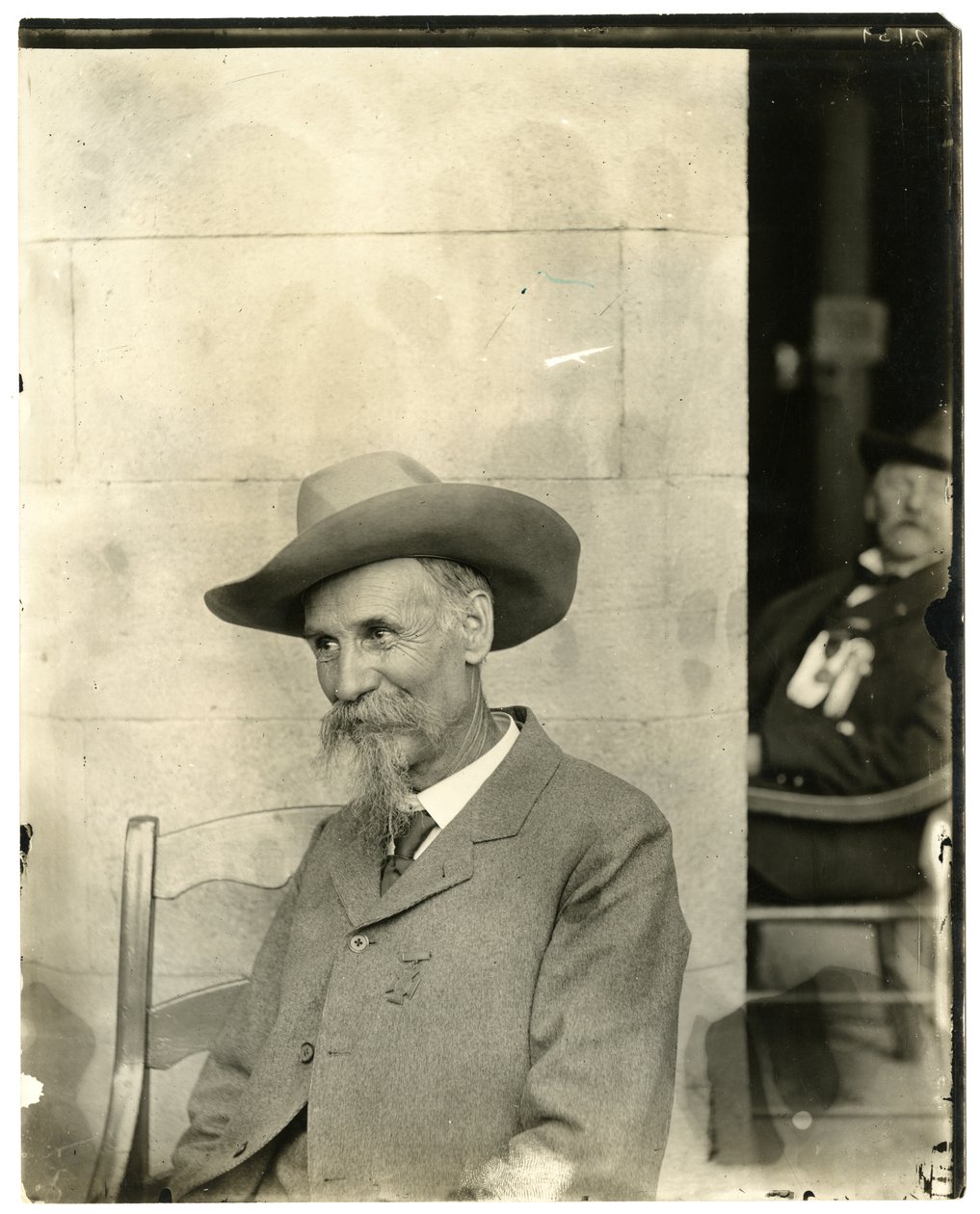 Homme avec chapeau, médaille, c.1905-40 - Jessie Tarbox Beals