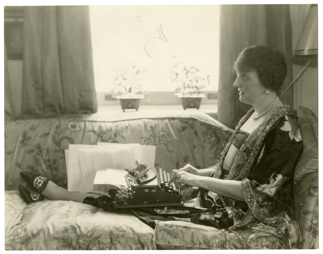 Mme Emily Post, auteur de l