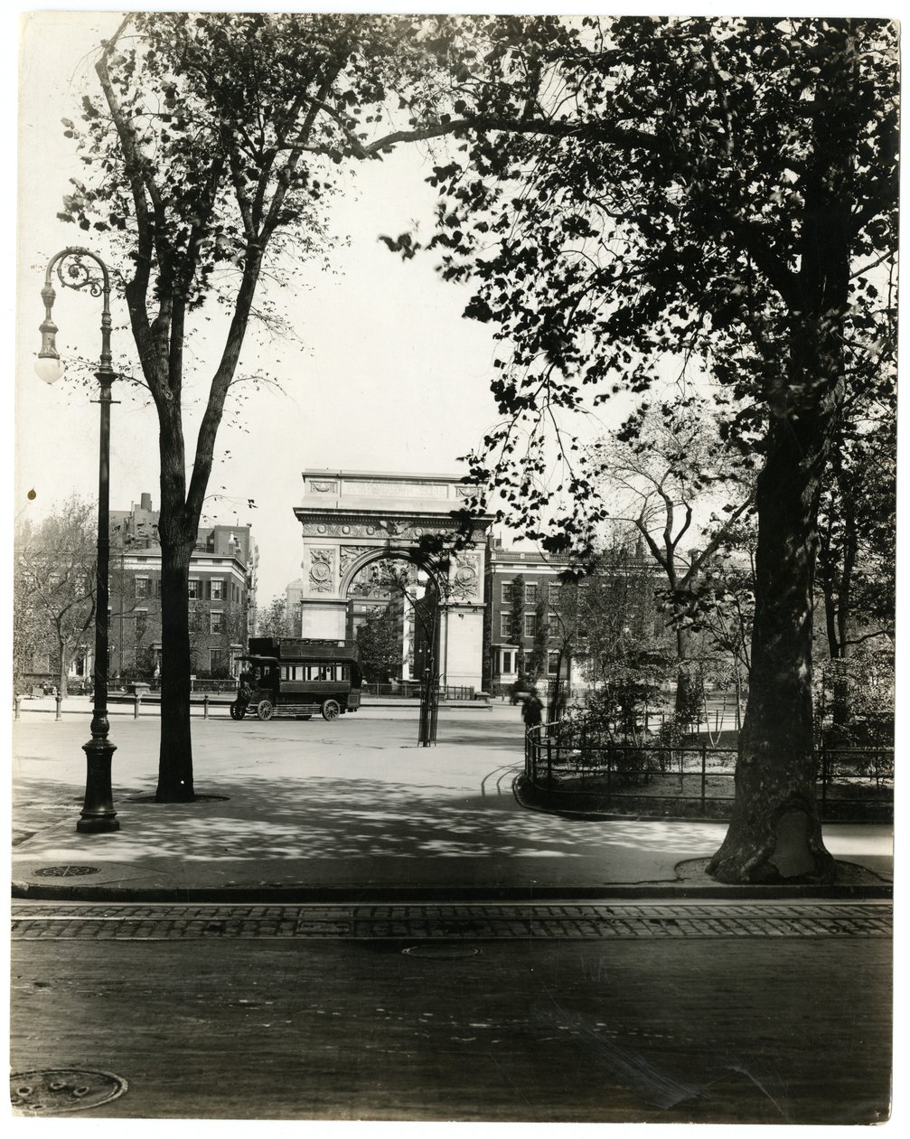 Washington Square North, New York, USA, c.1905-40 - Jessie Tarbox Beals