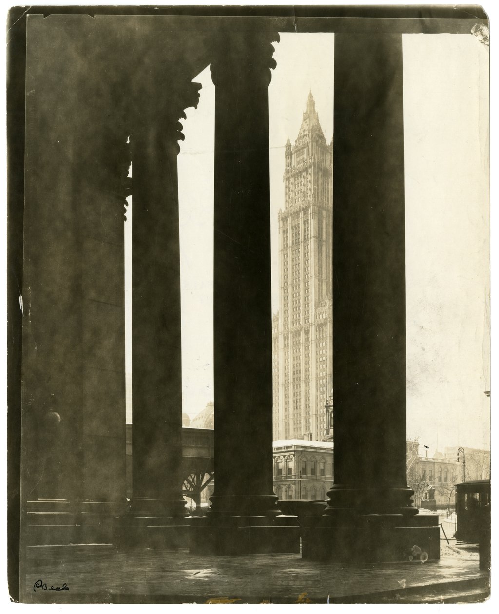 Woolworth Building, la flèche imposante construite avec des nickels et des dimes, New York, USA, c.1914-40 - Jessie Tarbox Beals