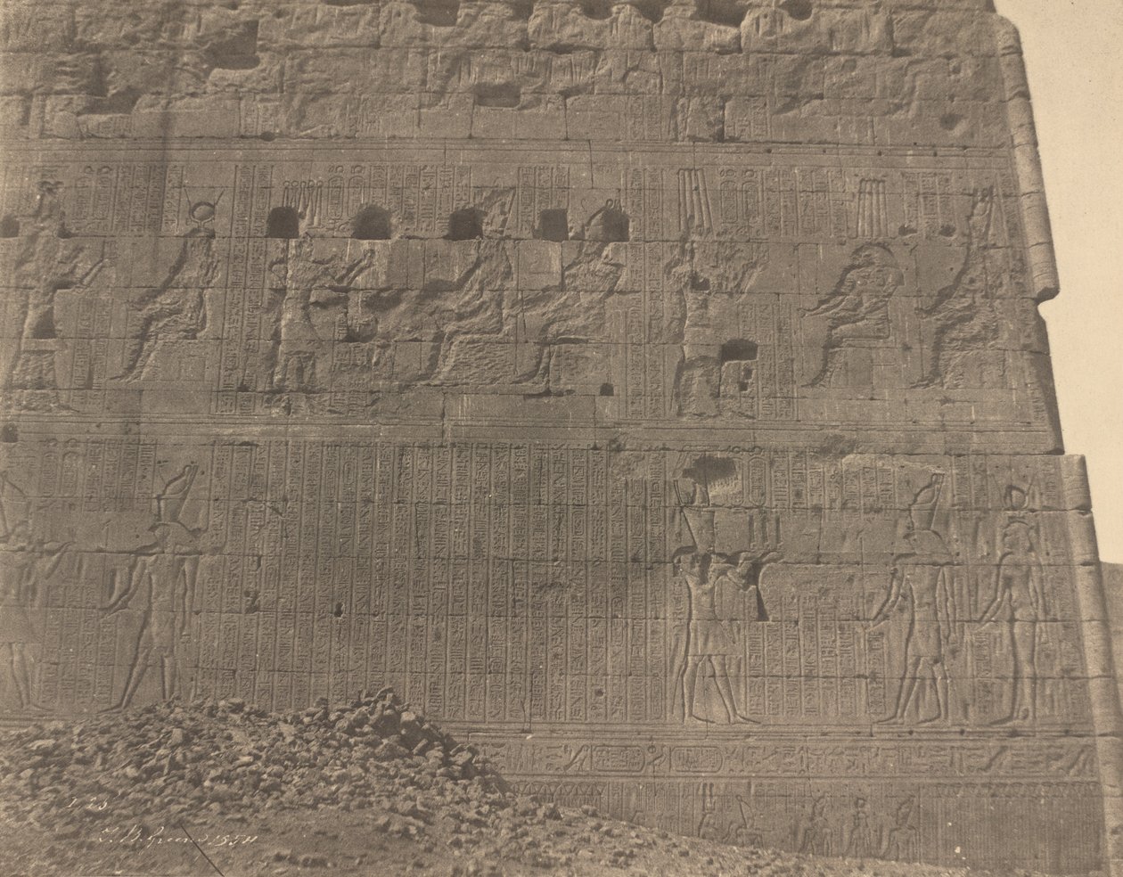 Edfou-Sculptures et inscriptions sur la face orientale, 1854 - John Beasley Greene