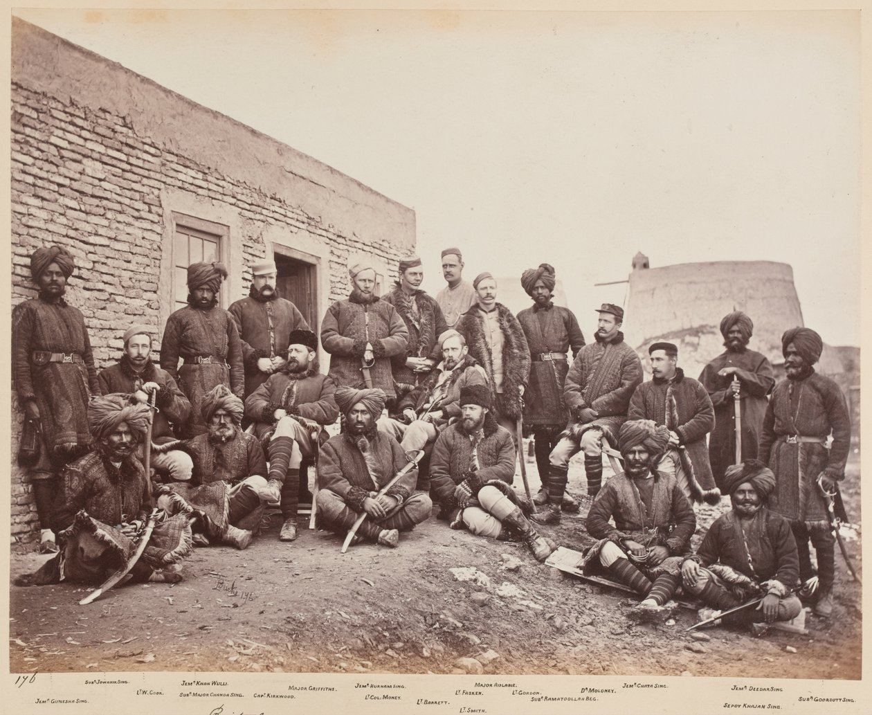 Officiers britanniques et natifs, 3e Sikhs, 1879 - John Burke