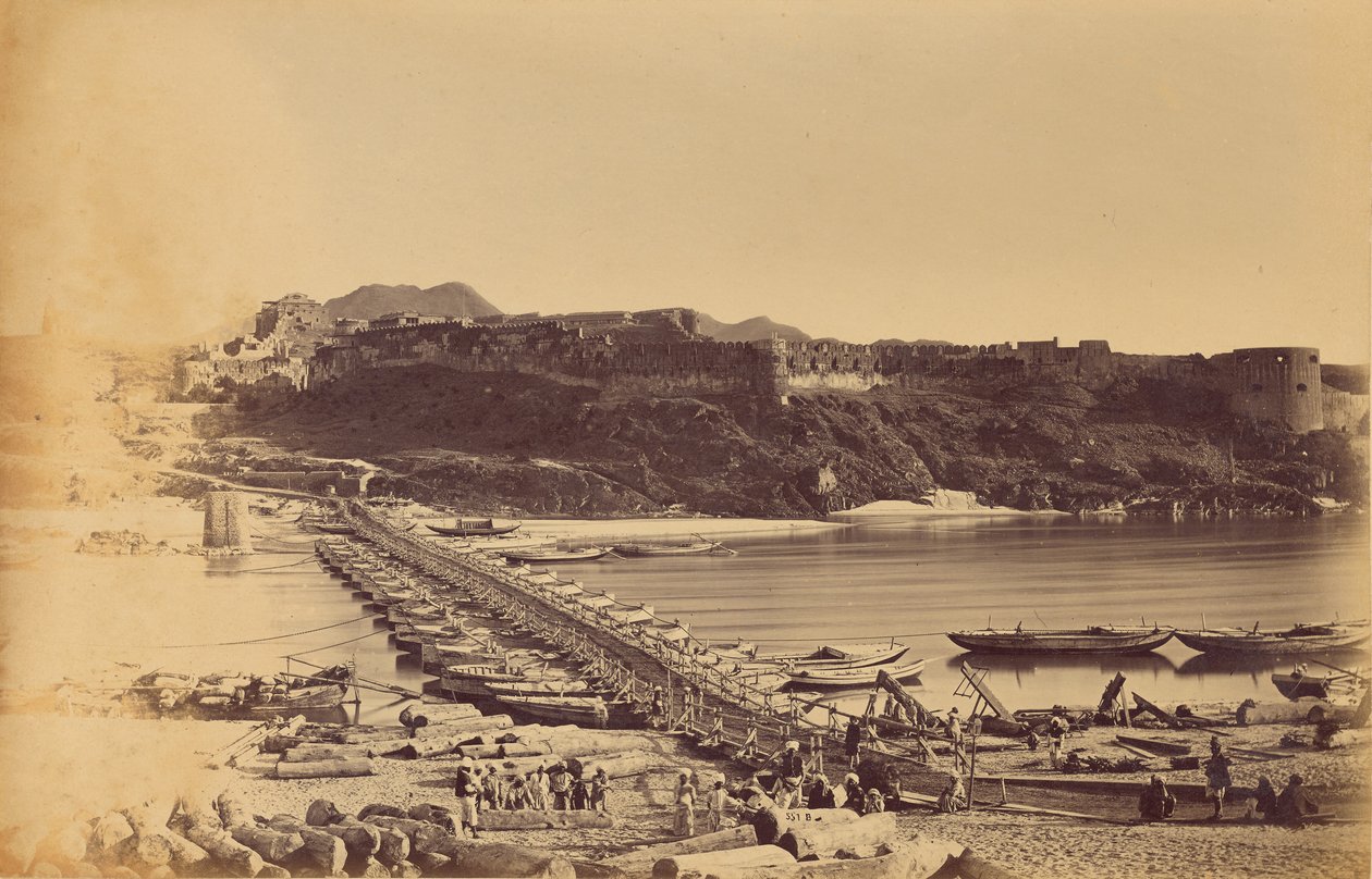 Le Pont des bateaux et le Fort, depuis Khairabad - John Burke