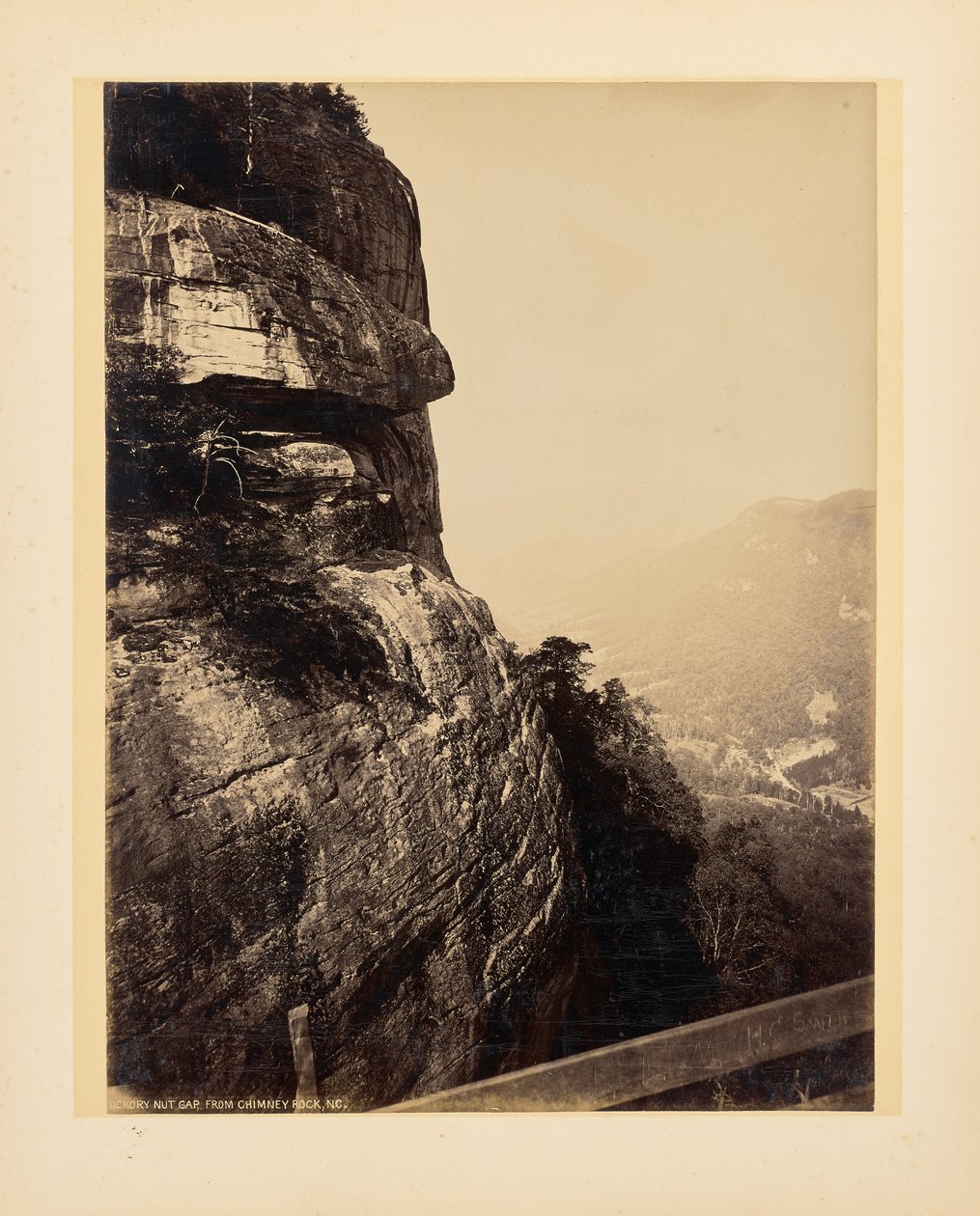 Hickory Nut Gap, vu depuis Chimney Rock, en Caroline du Nord - John K. Hillers