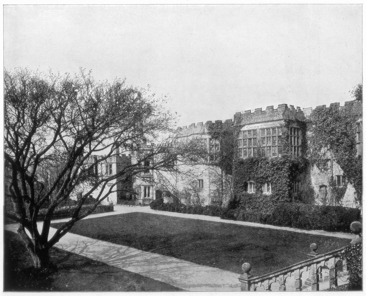 Haddon Hall près de Bakewell, Derbyshire, Angleterre - John L. Stoddard