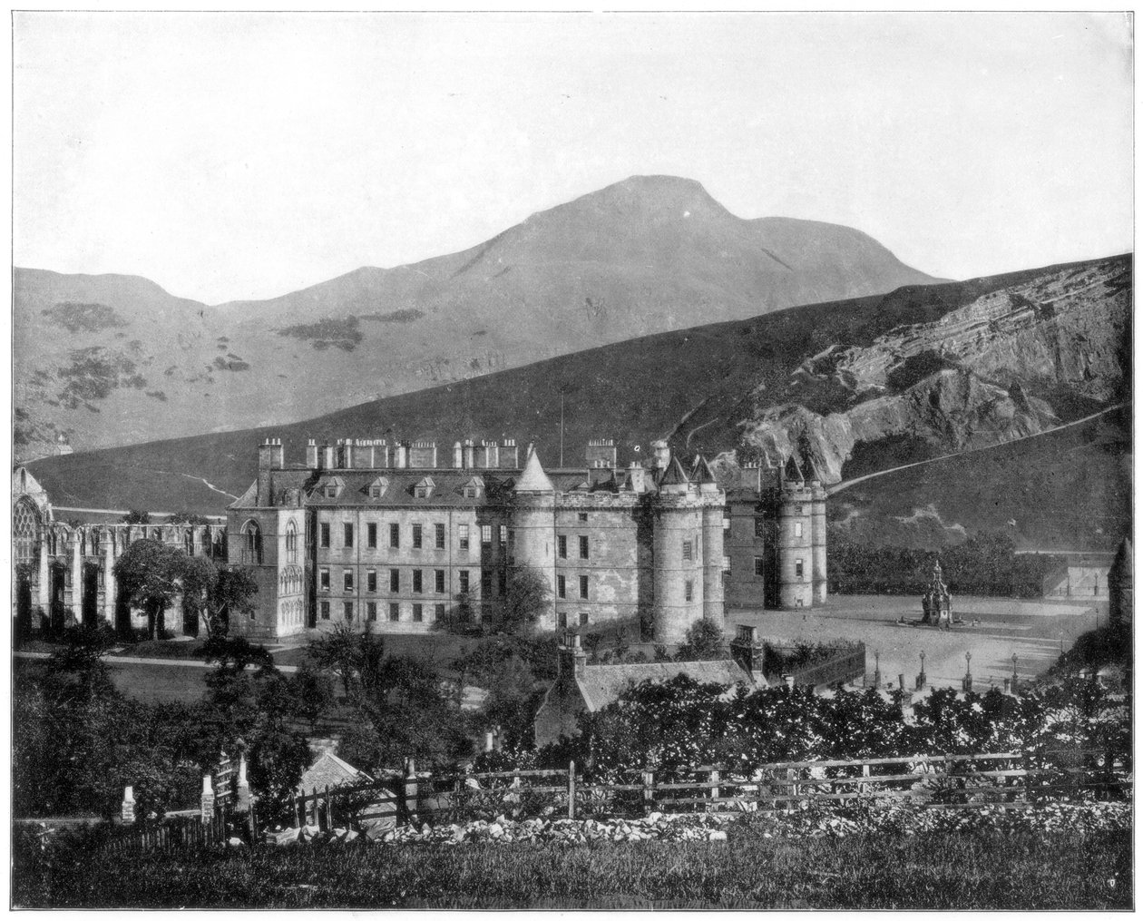Palais de Holyrood, Édimbourg, Écosse, fin du 19e siècle - John L. Stoddard