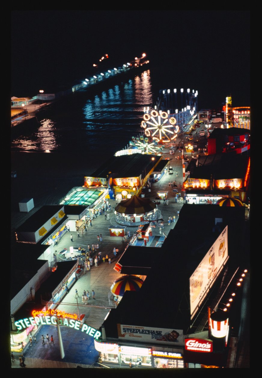 Jetée Steeplechase de nuit, Atlantic City, New Jersey, États-Unis - John Margolies