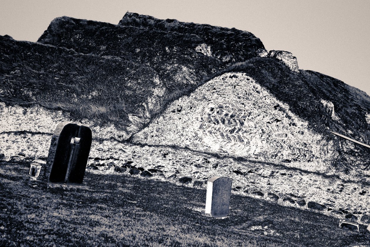 Vieux cimetière, 2015 (photographie) - Joy Lions