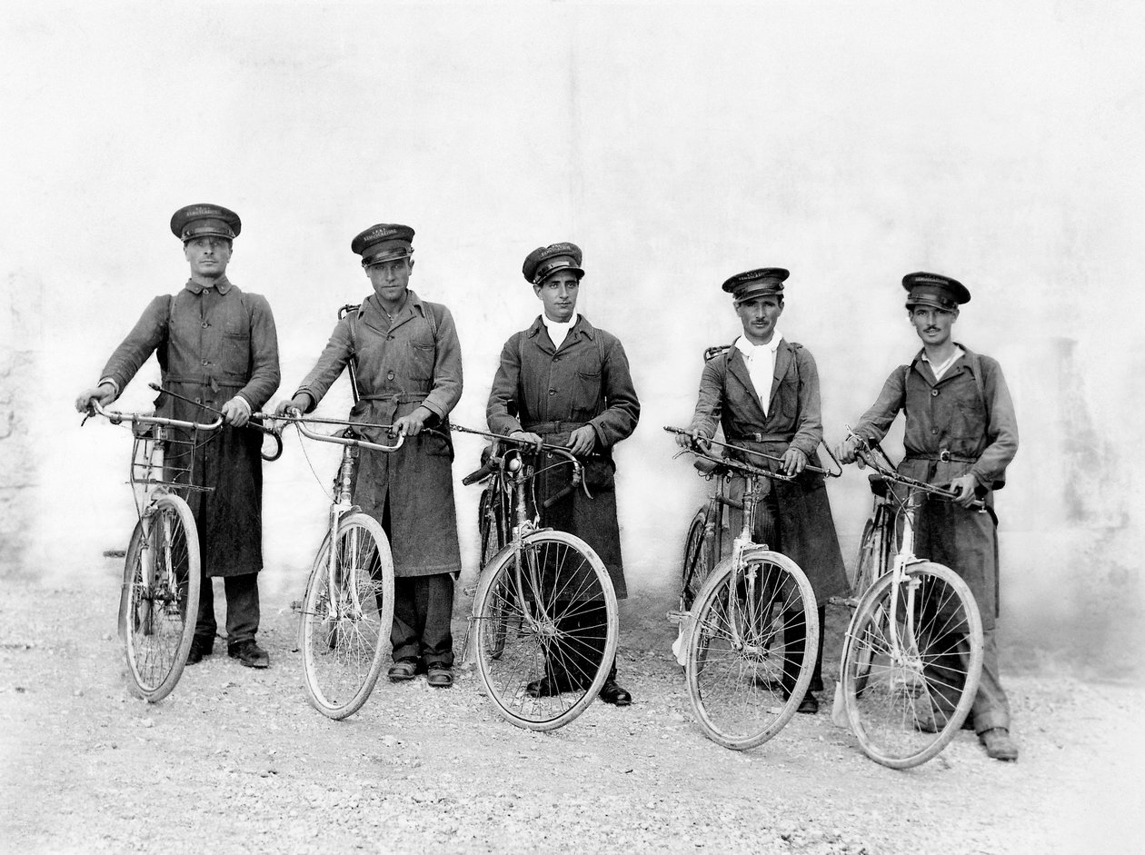 Les "cinq mousquetaires" de Spoleto, agents de lutte contre les parasites, vers 1930 (épreuve gélatino-argentique) - Jules Brocherel