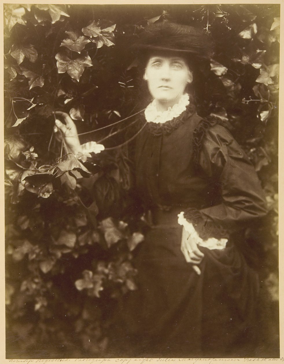 Mme Herbert Duckworth Elle marche dans la beauté - Julia Margaret Cameron