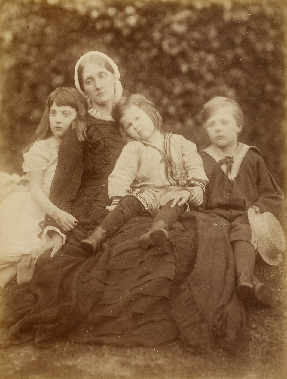 Mme Herbert Duckworth avec Florence Fisher, George Duckworth et Herbert Fisher, août 1872 - Julia Margaret Cameron