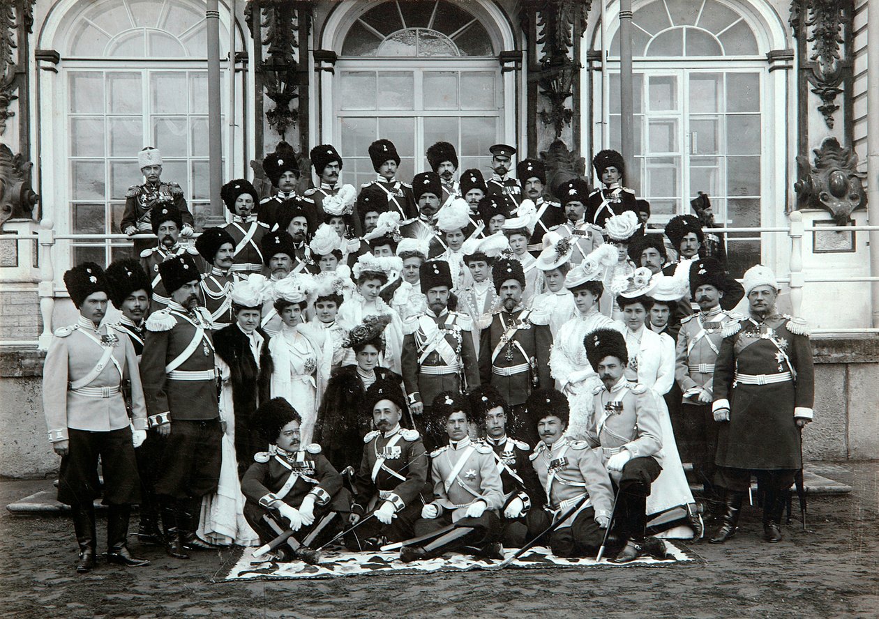 Famille impériale russe devant le palais Catherine, Tsarskoïe Selo, Russie, début du 20ème siècle - K. von Hahn