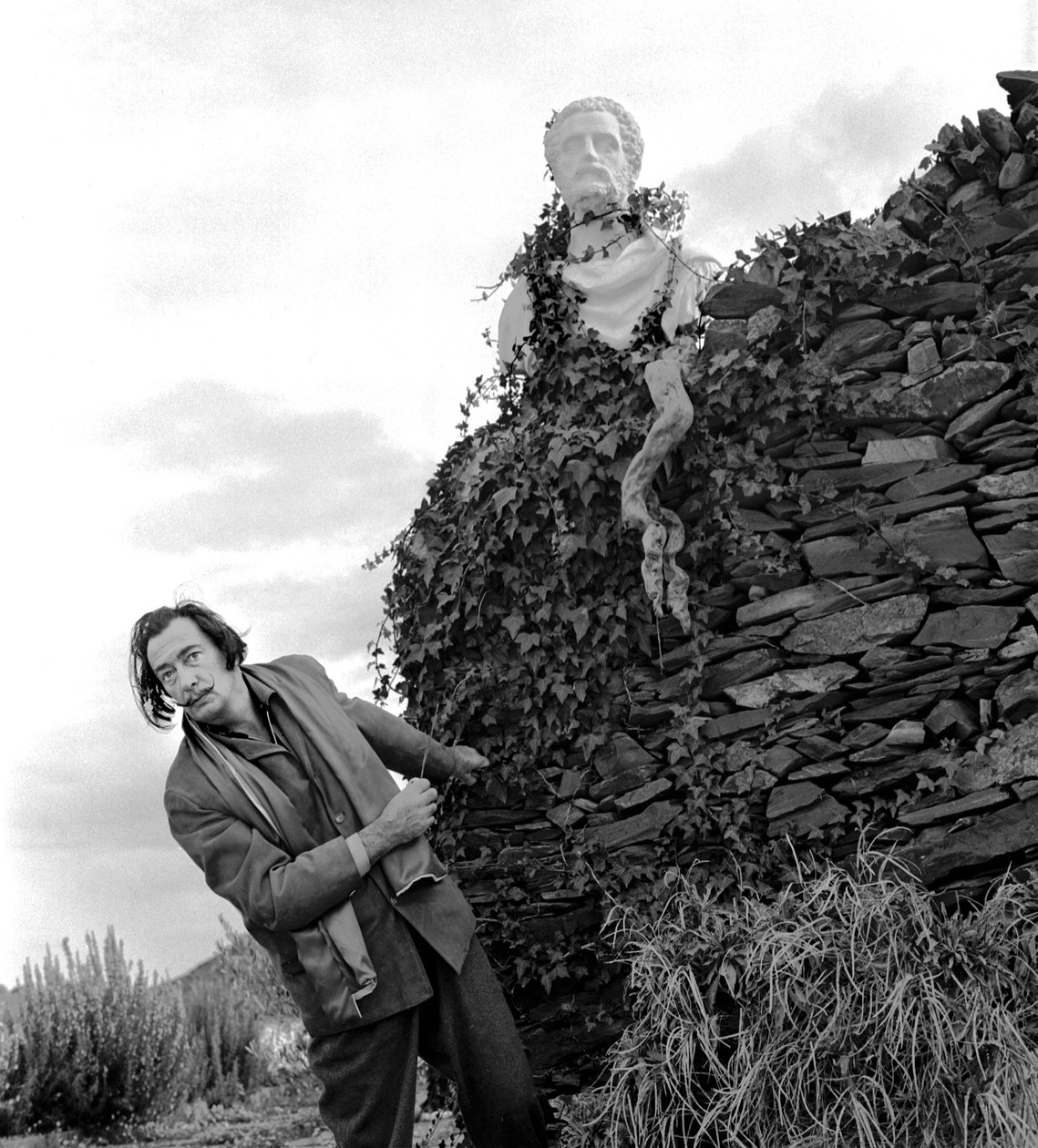 Salvador Dali à Port Lligat, novembre 1957 - Alec Hunter