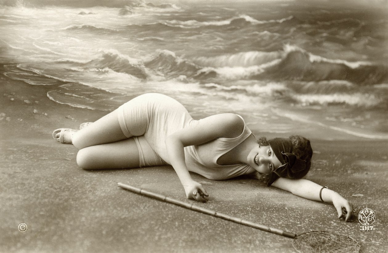 Femme en maillot de bain, vers début 1900 (carte postale) - Alec Hunter