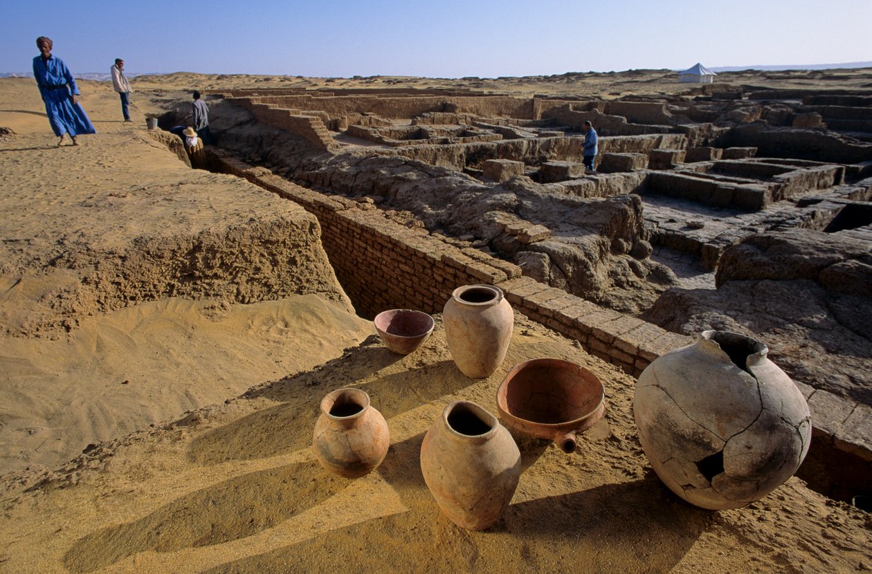 Ancien établissement, Mission française, Ancien Empire égyptien; Oasis de Dakhla; Balat; Égypte - Kenneth Garrett