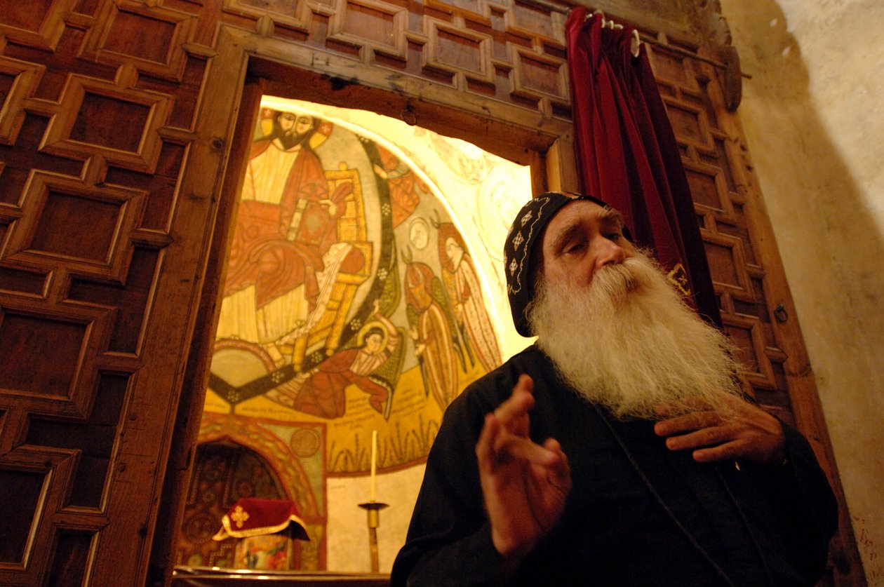 Monastère de Saint-Antoine, Père Ruwais, moine copte, Égypte, Évangile de Judas; Codex..., 2006 (photo) - Kenneth Garrett