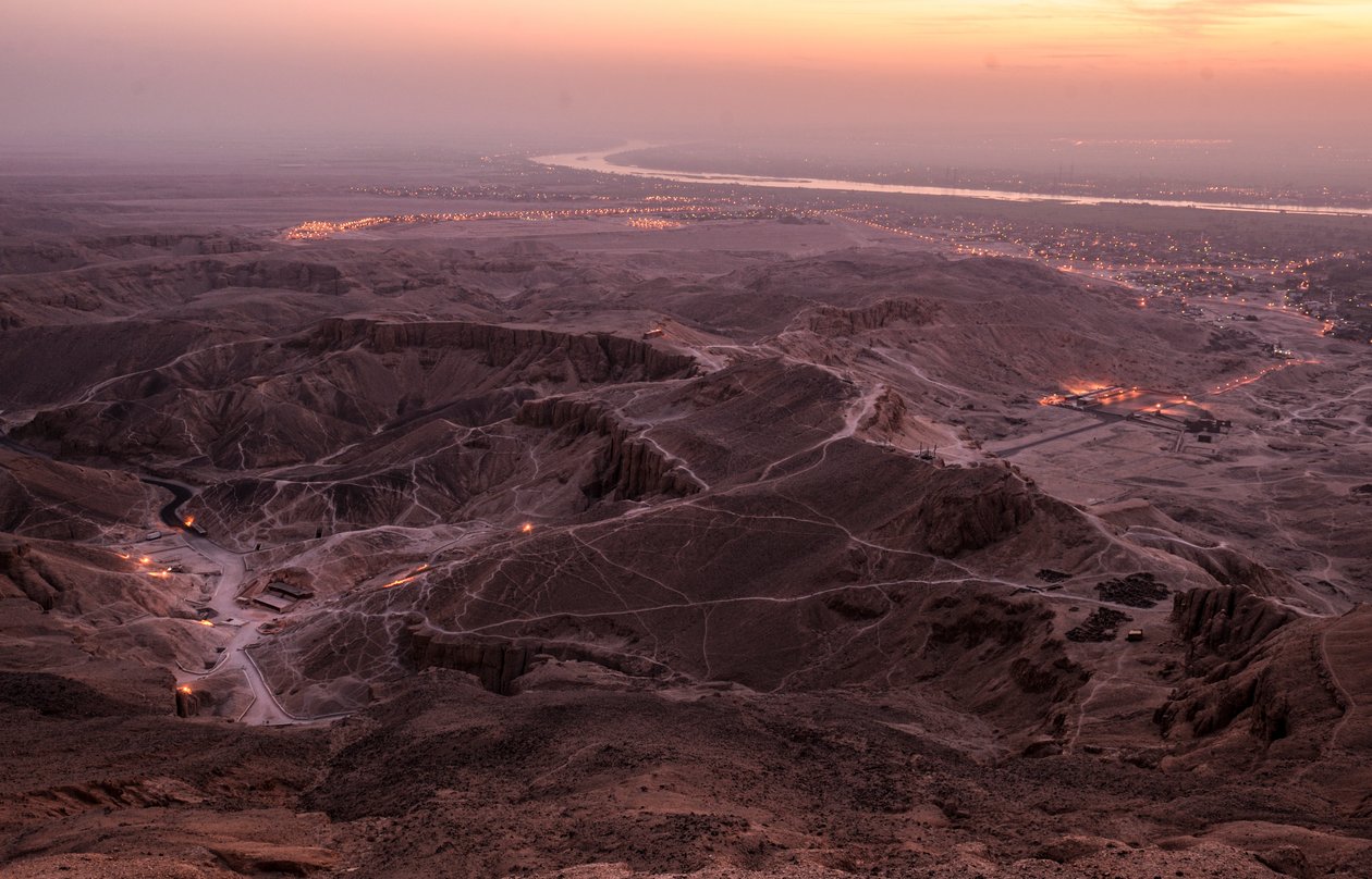 Lever du soleil sur la Vallée des Rois, Vue depuis le sommet d