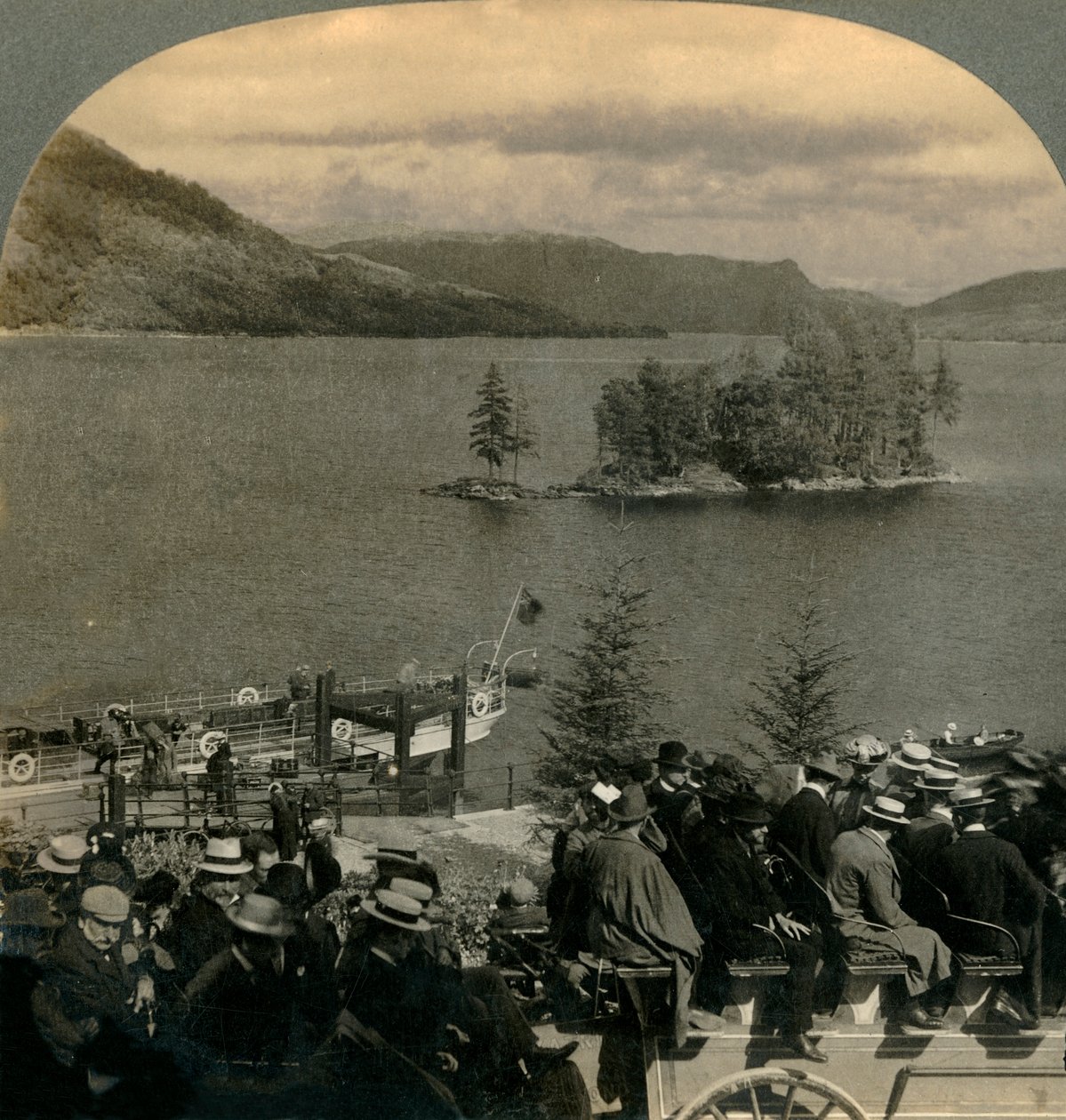Voyage à travers le pays enchanteur des Trossachs, Écosse - Keystone View Company