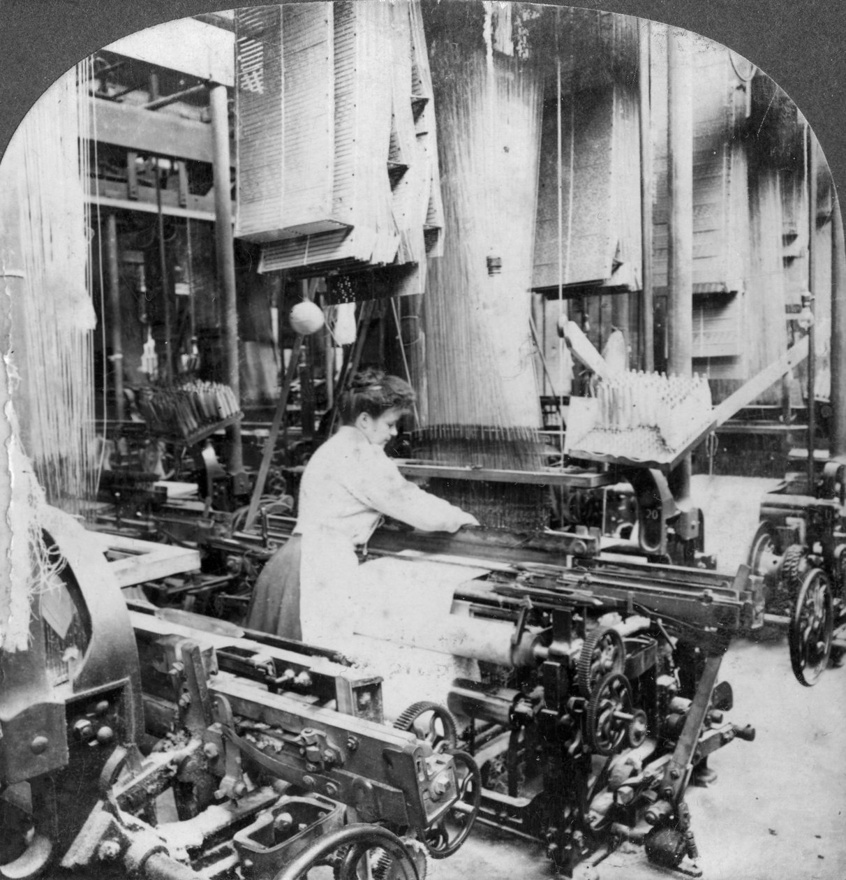 Tissage de tissu en lin, Montréal, Canada, début du 20ème siècle - Keystone View Company