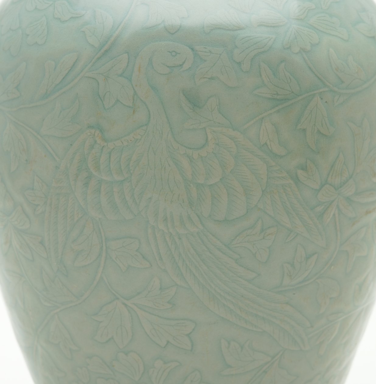 Bouteille (maebyeong) avec motif sculpté et incisé de deux phénix et de vignes de pivoines, milieu du 12e siècle - Korean School
