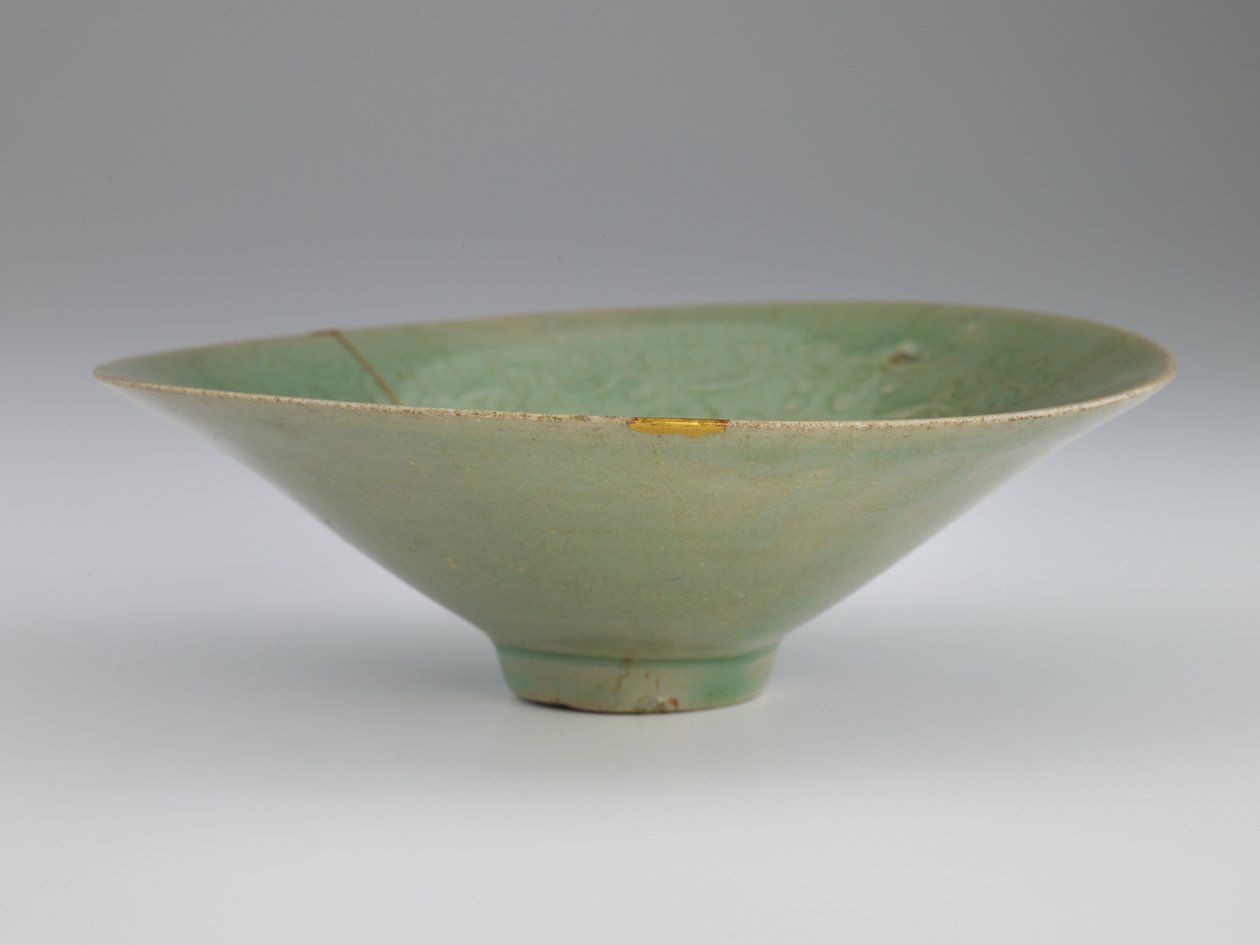 Bol avec motif moulé et incisé de grues et de nuages, 12ème siècle - Korean School