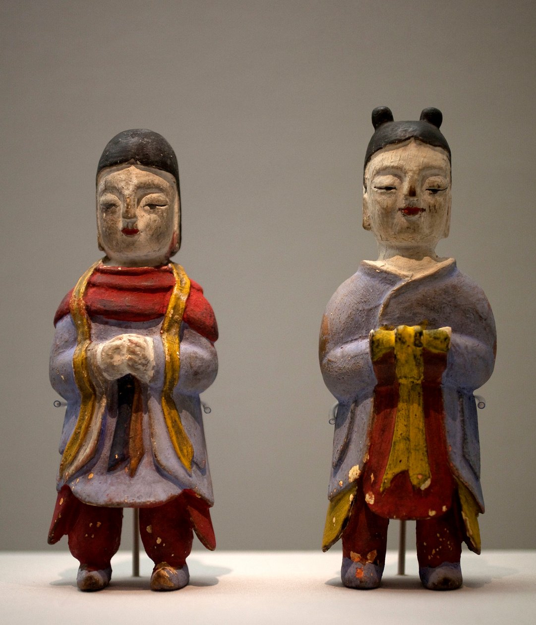 Figurines en costume de chaman. Statuettes en bois polychrome, art coréen - Korean School