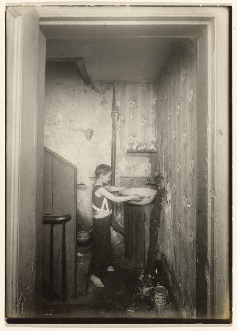 Un robinet pour tout le quartier, N.Y. - Lewis W. Hine