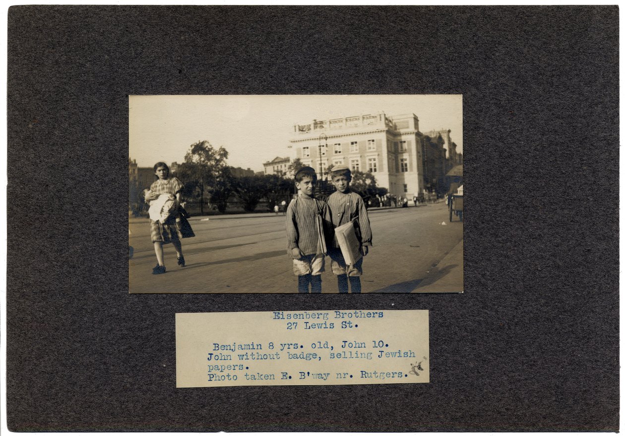 Frères Eisenberg, 27 Lewis Street, New York City, c.1910-13 - Lewis Wickes Hine