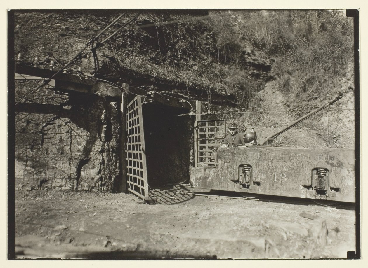 Moteur pour train de charbon, Virginie-Occidentale - Lewis Wickes Hine