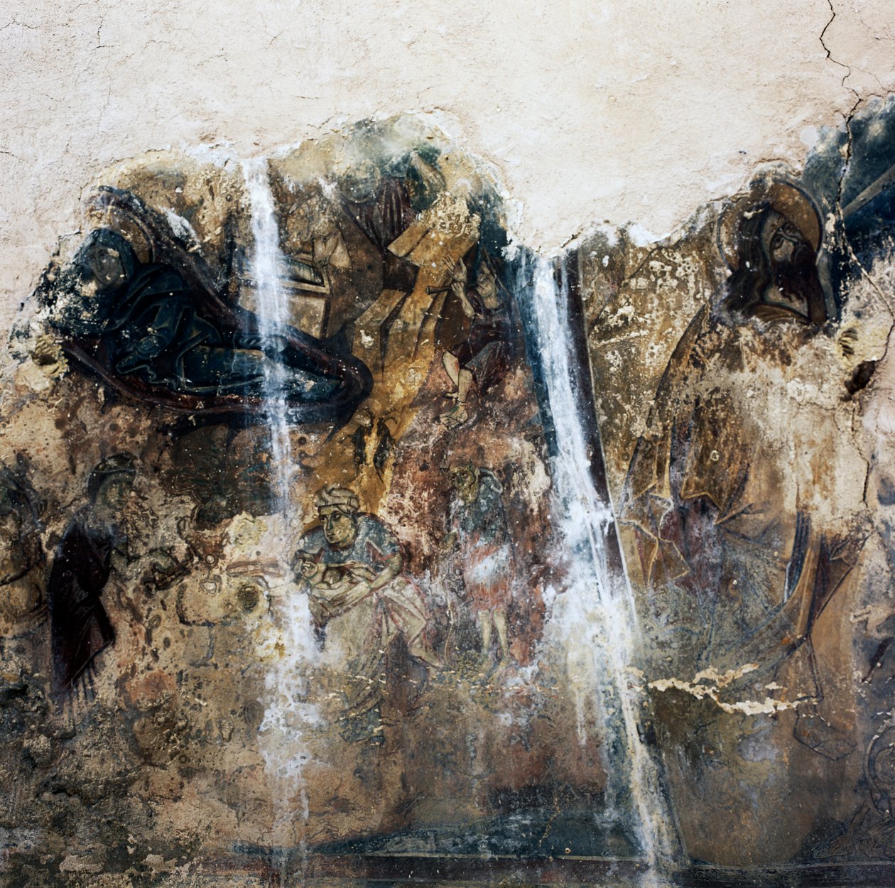 Vestiges de fresques dans l