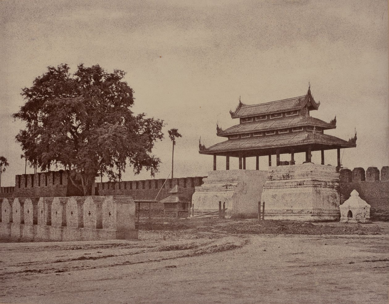 Amerapoora : Porte Ooh-nein de la ville - Linnaeus Tripe