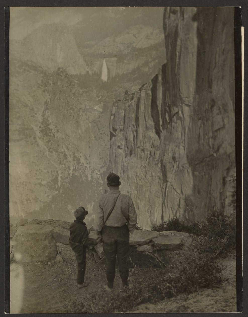 Liberty Cap et les chutes du Nevada, vues depuis le sentier Ledge Trail, dans le parc national de Yosemite - Louis Fleckenstein