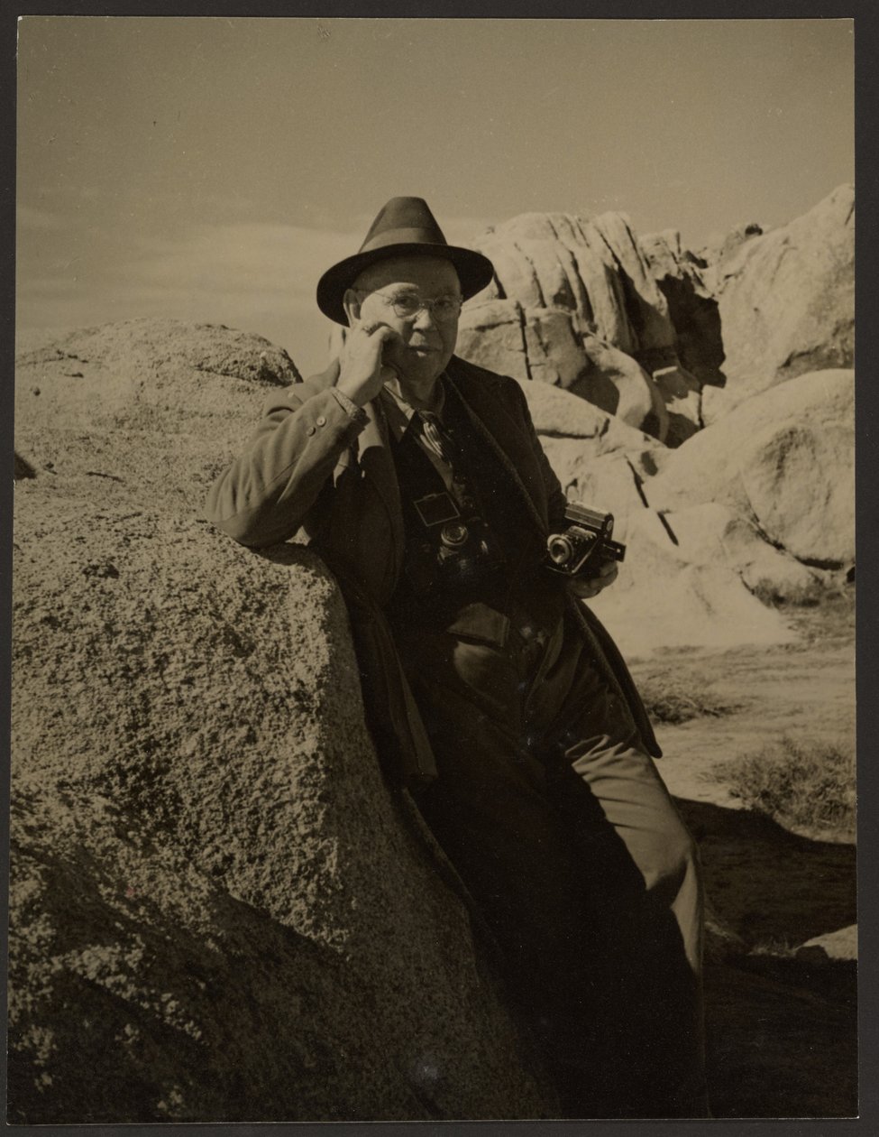 [Portrait de Fleckenstein avec un appareil photo] - Louis Fleckenstein