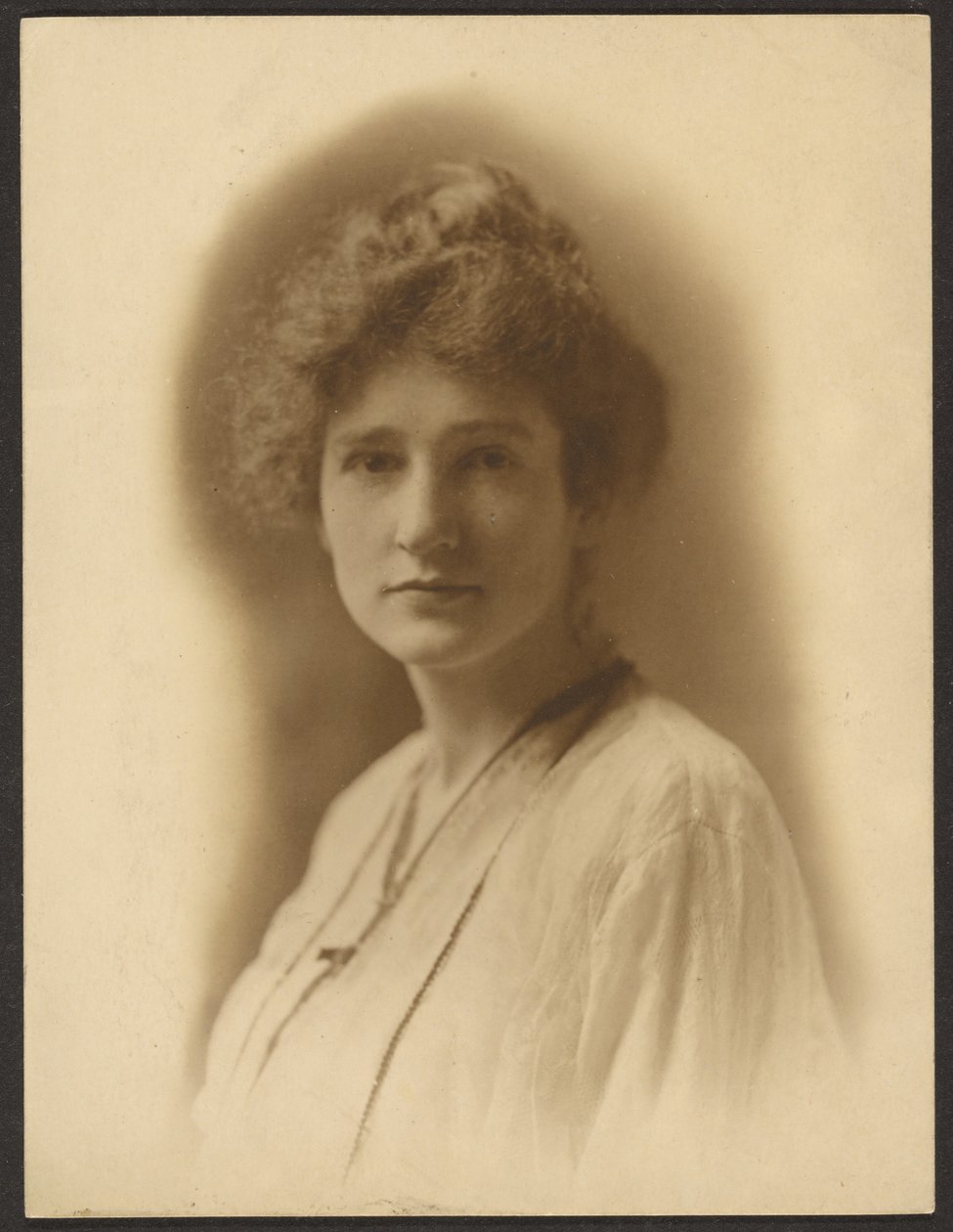 [Femme en robe de lin] - Louis Fleckenstein