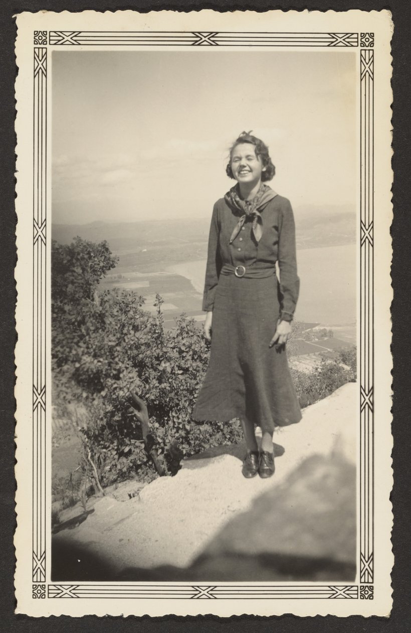 [Femme sur une colline] - Louis Fleckenstein