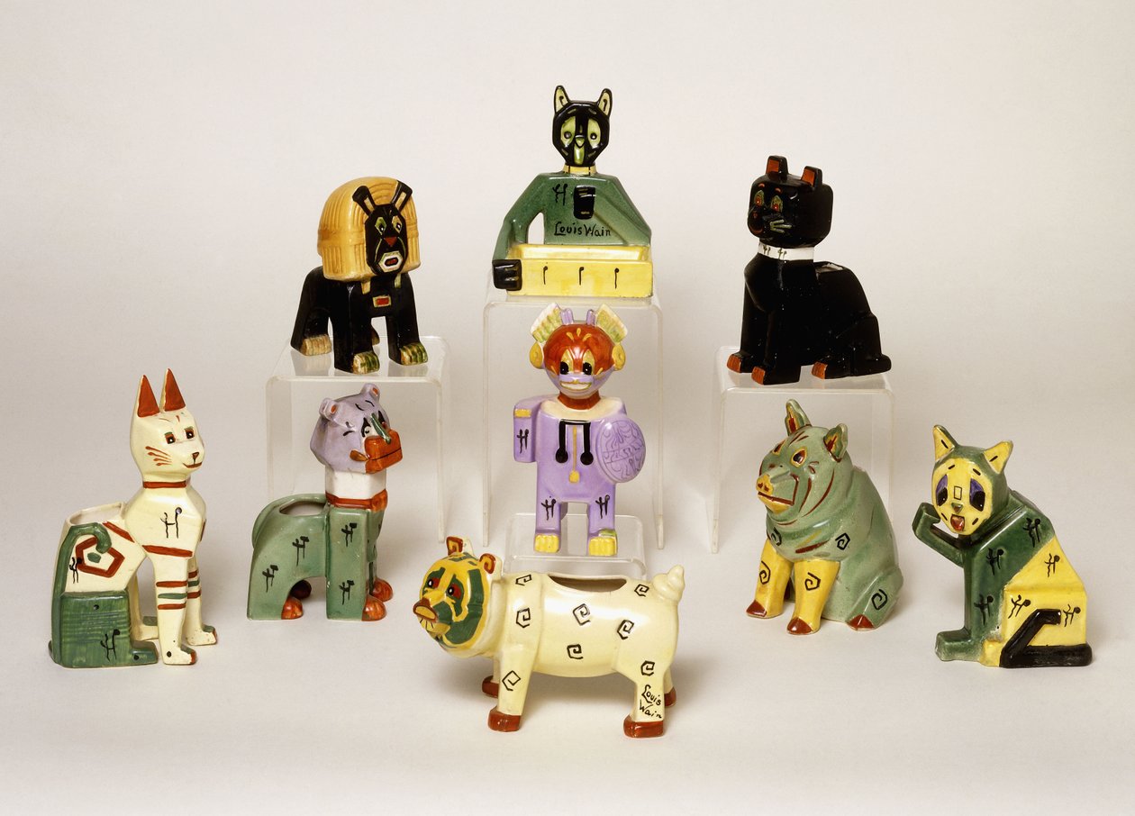 Un groupe de vases en porcelaine en forme d