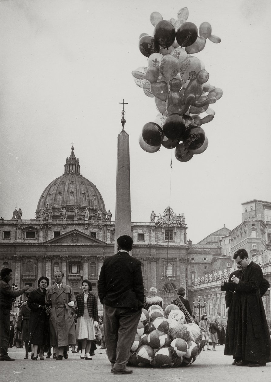 Vente de ballons devant la basilique Saint-Pierre au Vatican - Luigi Leoni