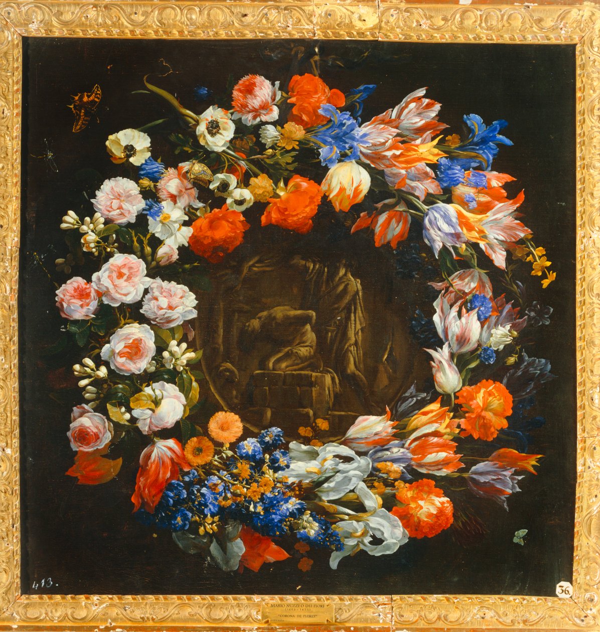 Couronne de fleurs avec, au centre, le sacrifice d