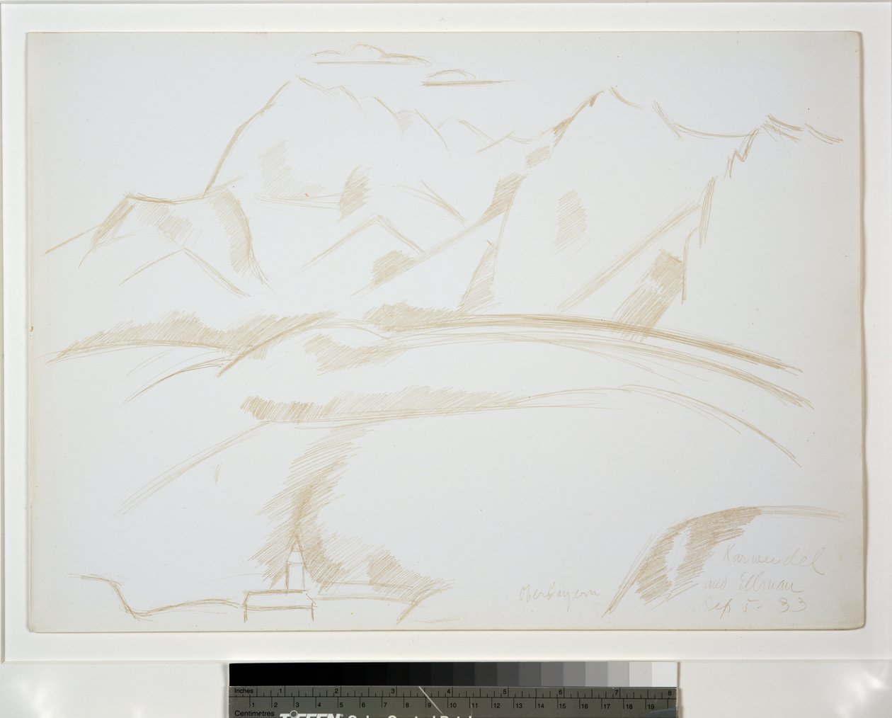 Paysage de montagne avec clocher d