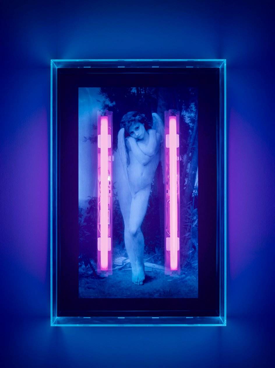 Ange ultraviolet, 2008 (encre ultraviolette sur boîte en plexiglas, 2 néons ultraviolets) - Mat Collishaw