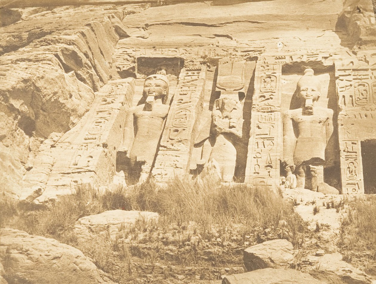 Moitié de la façade du Spéos d