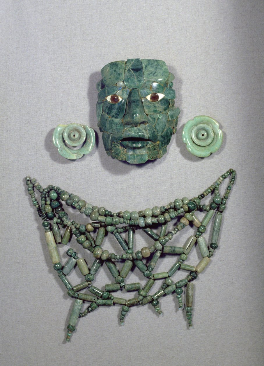 Masque funéraire de Calakmul avec collier et boucles d