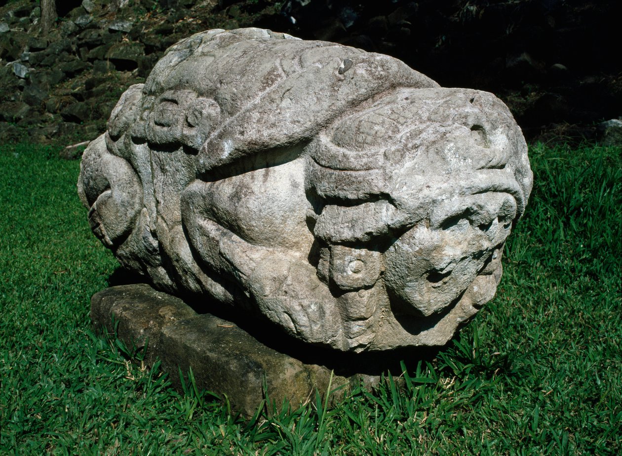Autel zoomorphe sculpté dans un bloc de grès - Mayan