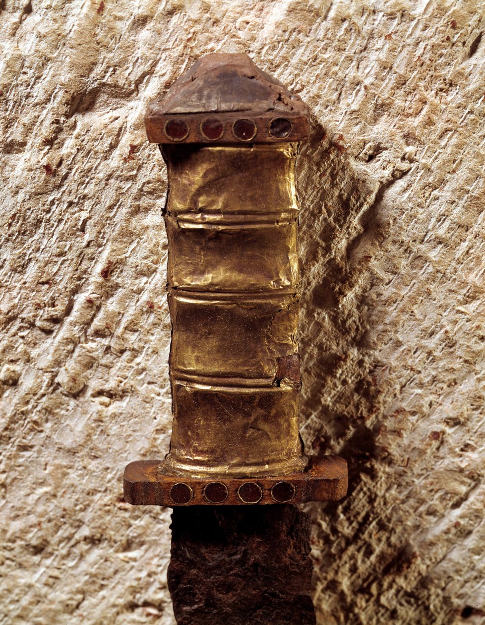 Art mérovingien : poignée de lance, VIe siècle. Gaule, Musée national d