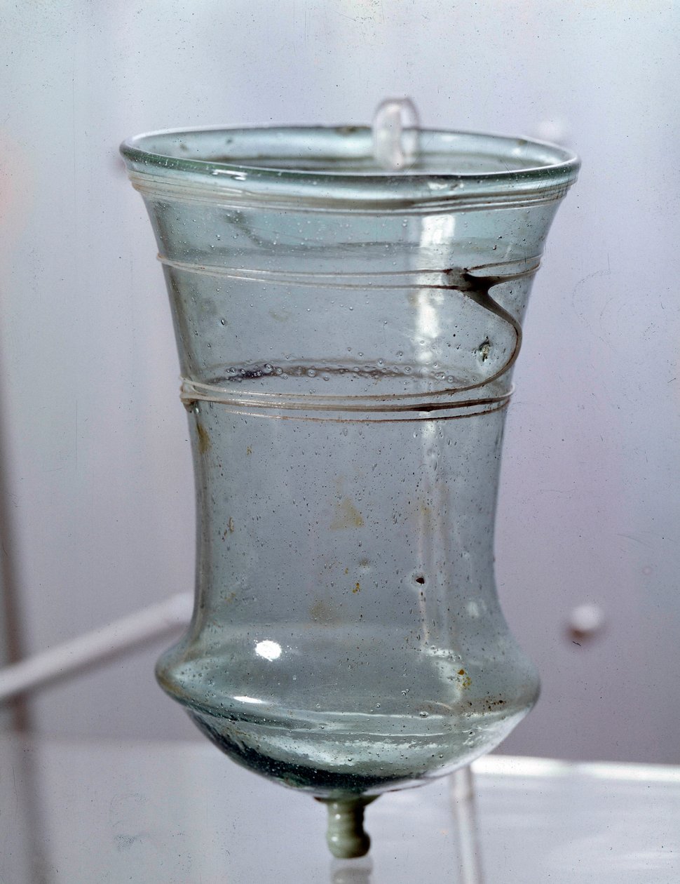 Art mérovingien : verre. Gaule 6ème siècle. Musée national d